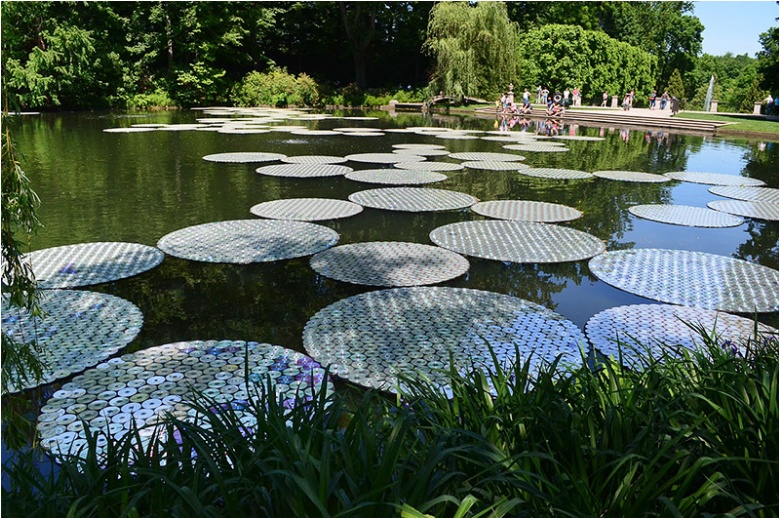 Инсталляции «Waterlilies»Брюса Манро, США