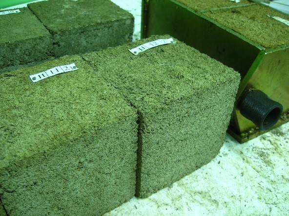 Образцы строительного материала на основе древесных отходов