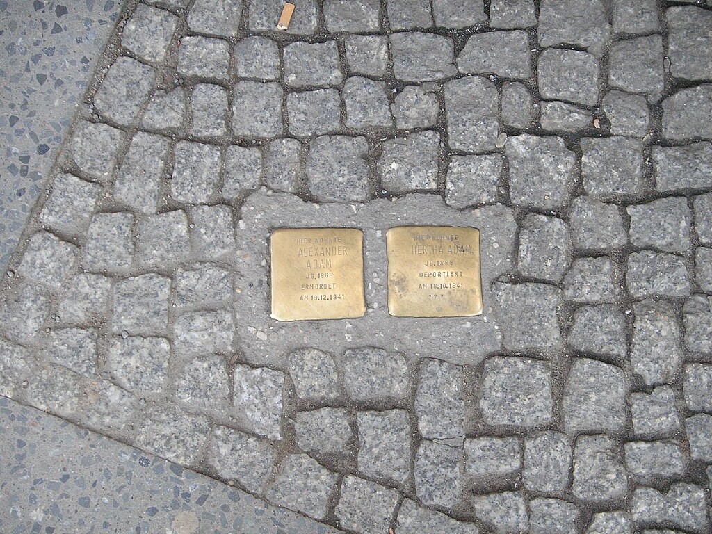 Stolpersteine для Герты и Александра Адама