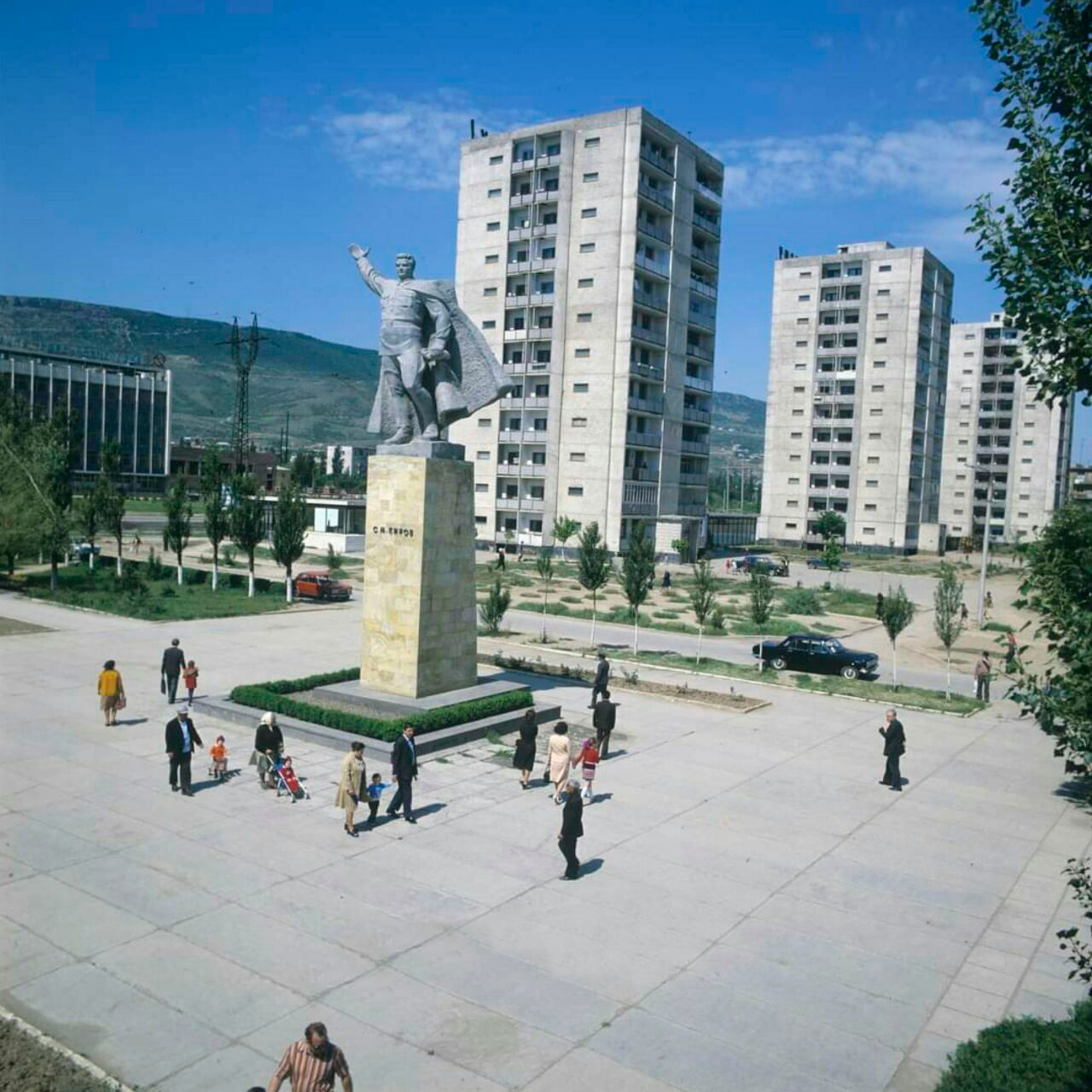 Панельные многоэтажные жилые дома, построенные в 1973 году на ул. Калинина, фотография Марка Редькина 1978 года