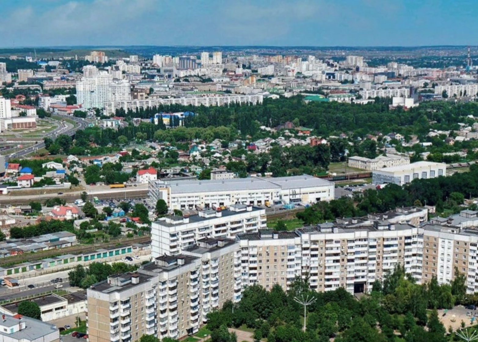 Нейтральная фоновая застройка в городской среде